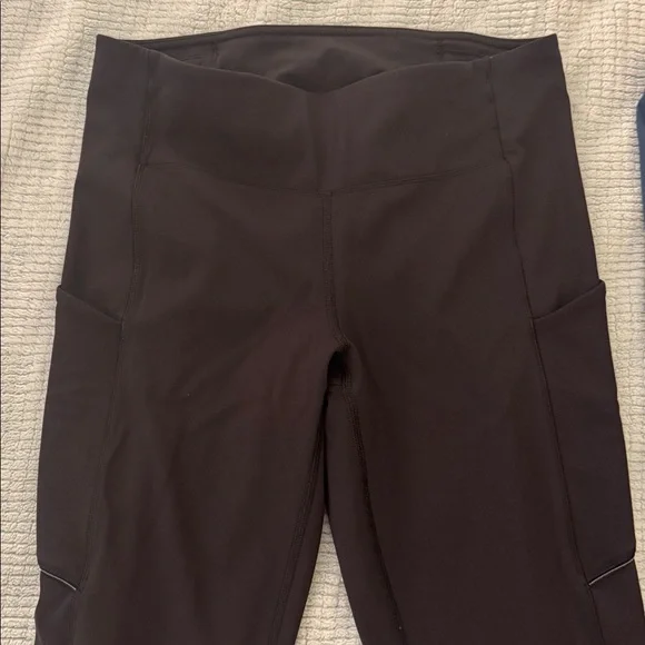 Set of 2 Women’s Lululemon Speed Up Mid-Rise Tight 25”, size 6 - Picture 4 of 8
